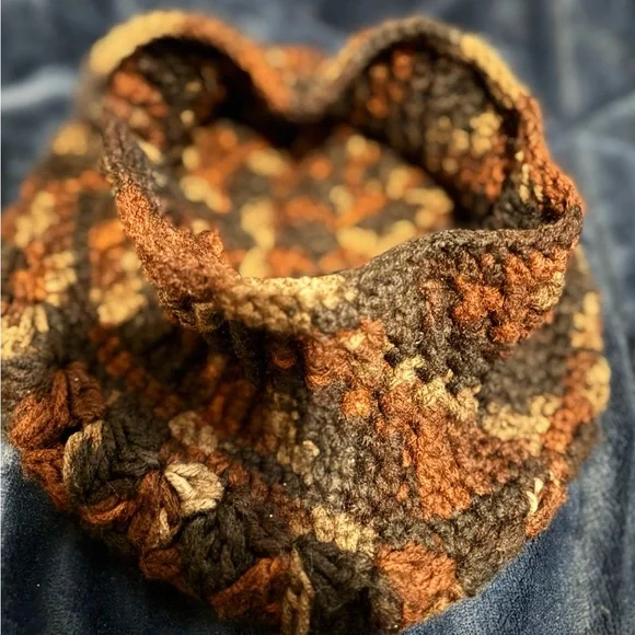 Handmade Crochet Leaf Beret - Picture 6 of 9